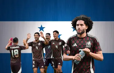 Jugadores de la Selección Mexicana celebrando y César Huerta con botella/Foto Wallpapers Cave.
