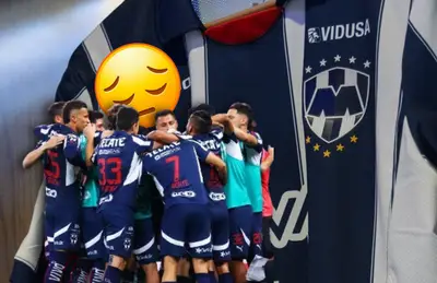 Jugadores de Monterrey y emoji triste/Foto Rayados.