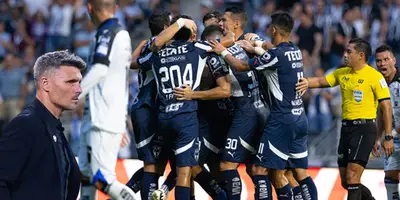 Jugadores de Rayados celebrando gol. Foto; Rayados