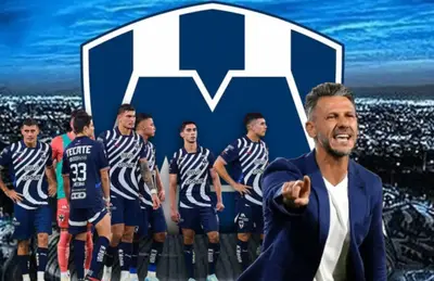 Jugadores de Rayados con rictus serio y Martín Demichelis apuntando/Foto Soy Fútbol.