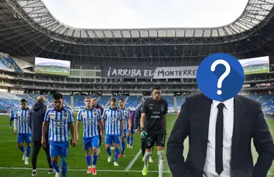 Jugadores de Rayados y entrenador con el rostro tapado/ Foto Fútbol Total.