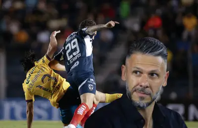 Jugadores de Rayados y Monterrey disputando balón y Martín Demichelis/ Foto Mexsport.