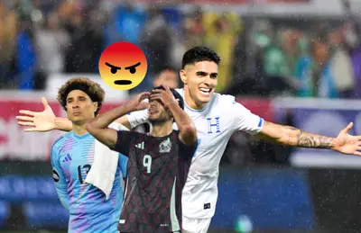 Jugadores de Selección Mexicana, Luis Palma y emoji molesto/ Foto 'X'.