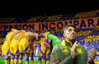 Jugadores de Tigres abrazados y Veljko Paunovic aplaudiendo/Foto Claro Sports.