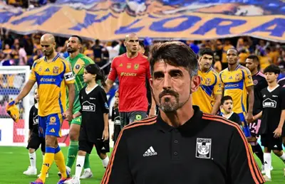 Jugadores de Tigres e Inter Miami caminando y Veljko Paunovic/ Foto Henry Herald.