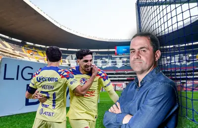 Jugadores del América abrazados y André Jardine/ Foto Estadio Azteca.