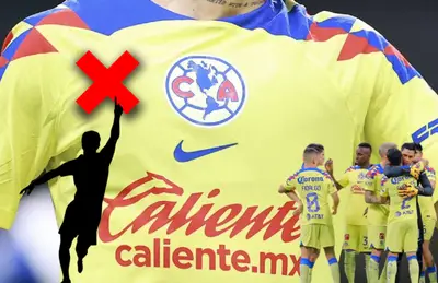 Jugadores del América abrazos y otro más alzando la mano/ Foto América.