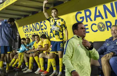Jugadores del América en la banca, entre ellos, Álvaro Fidalgo y André Jardine/ Foto Sdp Noticias.