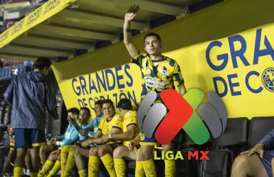 Jugadores del América en la banca y logo de la Liga MX/Foto SDP Noticias.