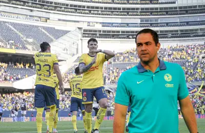 Jugadores del América festejando y André Jardine/ Foto De10.