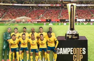 Jugadores del América posando y trofeo a su lado/ Foto Campeones Cup.