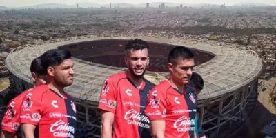 Jugadores del Atlas junto al Estadio Jalisco / FOTO MSN