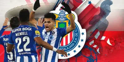 Jugadores del FC Porto junto al escudo de Chivas / FOTO ANTENA 2