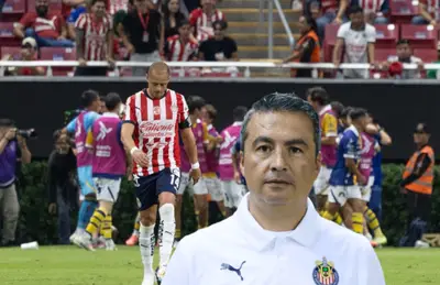 Jugadores del Guadalajara y Atlético de San Luis, Arturo Ortega a su lado/ Foto Milenio.
