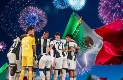Jugadores del Pachuca abrazados y bandera de México detrás/ Foto Deposit Photos.