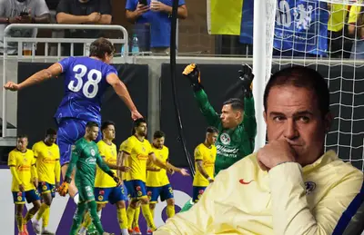 Jugadores disputando balón, otros caminando y André Jardine/ Foto Chelsea Photos.