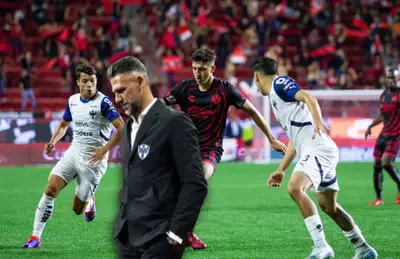 Jugadores disputando balón y Martín Demichelis/ Foto PSN Noticias.