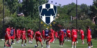 Jugadores en entrenamiento. Foto: Chivas