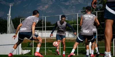 Jugadores en entrenamiento. Foto: Rayados