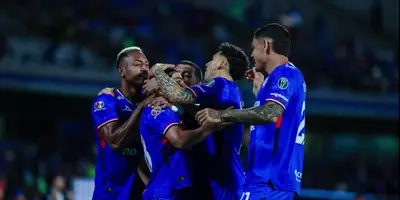 Jugadores en partido. Foto: Cruz Azul