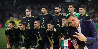 Jugadores previo a partido, con Martinoli al frente. Foto: Selección Mexicana