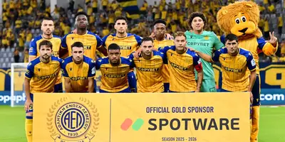 Jugadores previo a partido. Foto: AEL