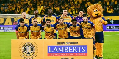 Jugadores previo a partido. Foto: AEL