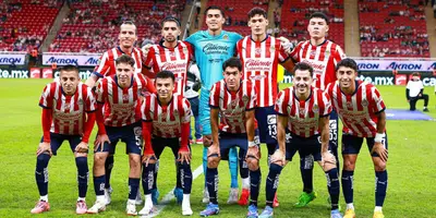 Jugadores previo a partido. Foto: Chivas