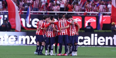 Jugadores previo a partido. Foto: Chivas