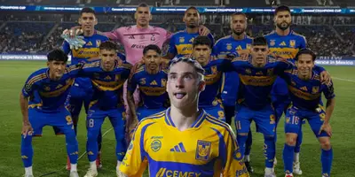 Jugadores previo a partido, foto de 90min, con Flores al frente