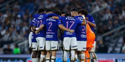 Jugadores previo a partido. Foto: Pumas