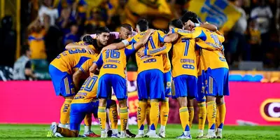 Jugadores previo a partido. Foto: Tigres
