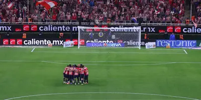 Jugadores reunidos. Foto: Chivas