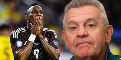 Julián Quiñones junto a Javier Aguirre / FOTO RÉCORD