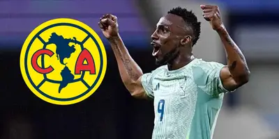 Julián Quiñones junto el escudo del América / FOTO SPORT JUDGE
