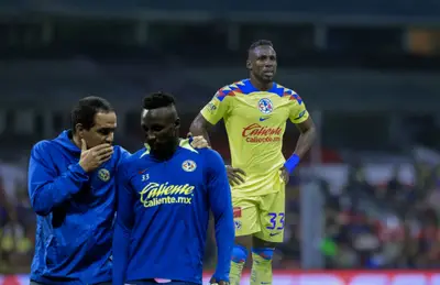 Julián Quiñones y André Jardine dialogando/Foto AS.