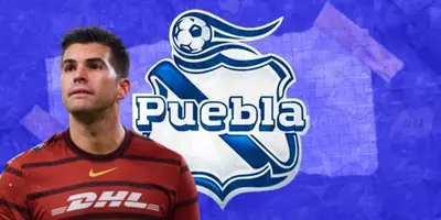 Julio González junto al escudo del Club Puebla / FOTO ESTO
