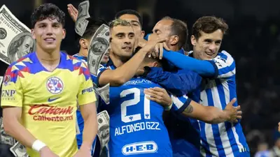 Kevin Álvarez con billetes volando y jugadores de Rayados Foto: El Horizonte