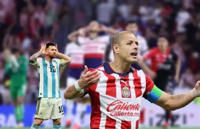 Lionel Messi festejando y Chicharito Hernández gritando/ Foto Chivas.