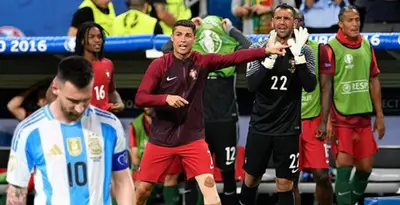 Lionel Messi junto a Cristiano Ronaldo / FOTO X