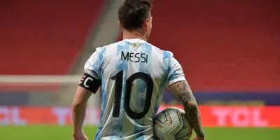 Lionel Messi le dio la camiseta al jugador más inesperado del Argentina vs Ecuador.