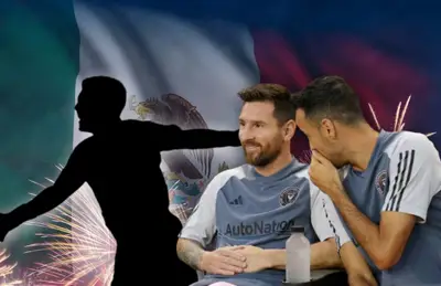 Lionel Messi y Sergio Busquets hablando y silueta de jugador/ Foto Villa del Palmar Loreto.