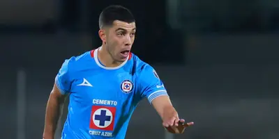 Lira en partido con Cruz Azul. Foto: Récord