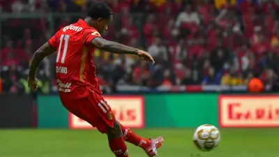 Los de Antonio Mohamed disfrutaron de un enorme golazo en La Bombonera (MexSport).