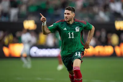 Los números de Giménez con México no serían tan buenos como con el Feyenoord