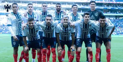 Los Rayados buscan conseguir su séptima victoria consecutiva ante los Rayos de Necaxa, después de 45 minutos empatan 0-0 con Necaxa.