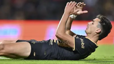 Los universitarios perdonaron a las Chivas, tenían el 2-1 para descontar y Dinneno termina desperdiciando una jugada clara.