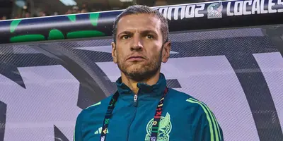 Lozano en partido como DT del Tri. Foto: TV Azteca