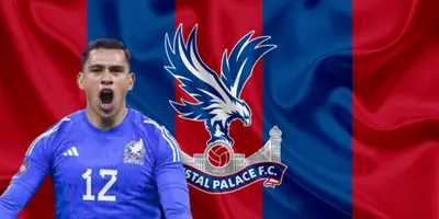 Luis Ángel Malagón junto al escudo del Crystal Palace / FOTO RÉCORD