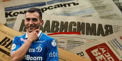 Luis Chávez junto a diarios rusos / FOTO X